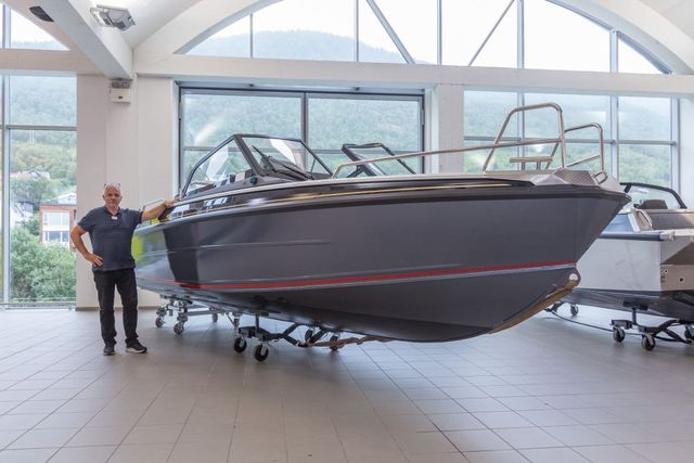 Yamaha båt i sølv