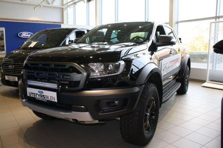 Svart Land Rover